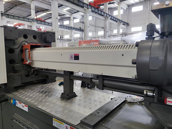 PET screw of plastic machine PET screw of plastic machine