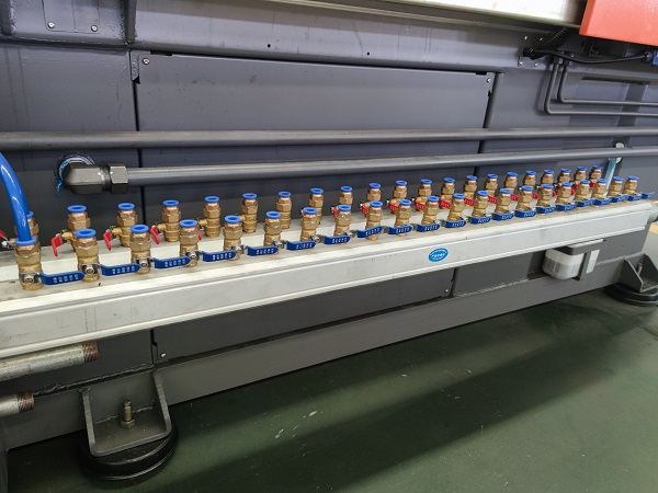 water manifold of plastic injection molding machine water manifold of plastic injection molding machine