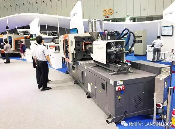 Lanson plastic machine in the exhibition Lanson plastic machine in the exhibition